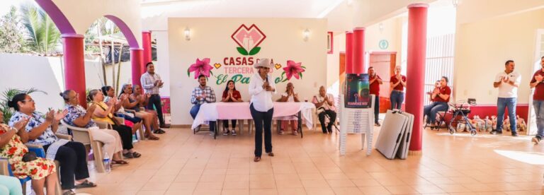 Entrega la alcaldesa, Mirtha Villalvazo, la Casa de la Tercera Edad de El Coatante